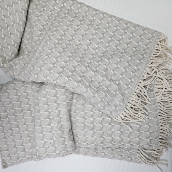 Mora Son De Abrigo Spain 2 Throw Blankets Cotton Blend Textured Weave Gray Cream - Picture 11 of 16